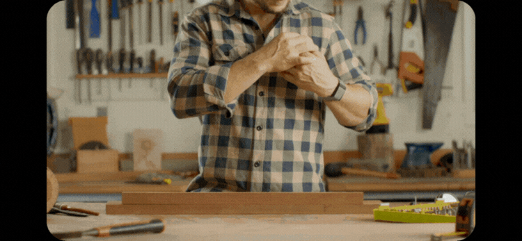 Shows Pockitrod's flashlight in use